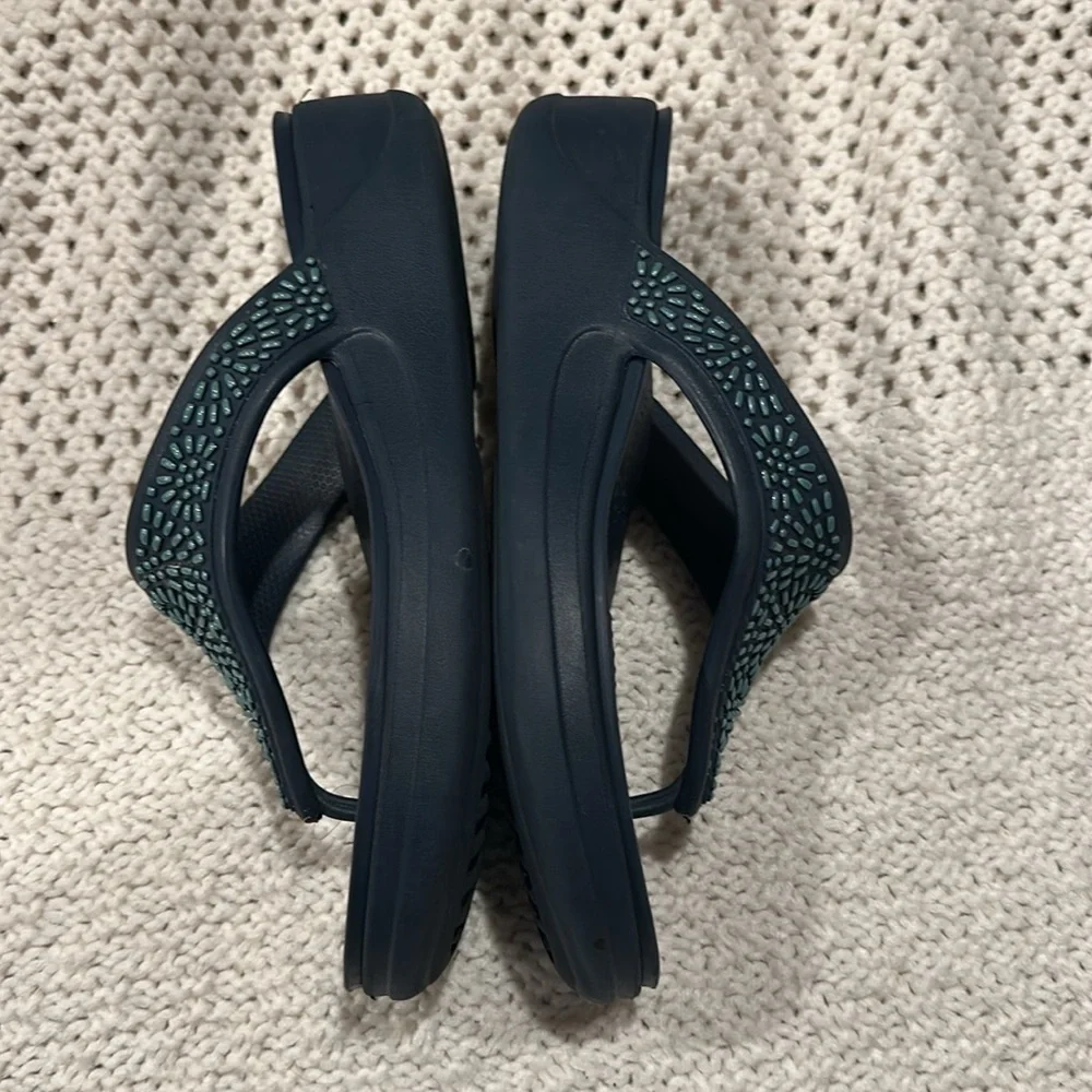 Crocs Womens Wedge Sandals 10W Blue Monterey Diamante Flip Flop Dual Comfort